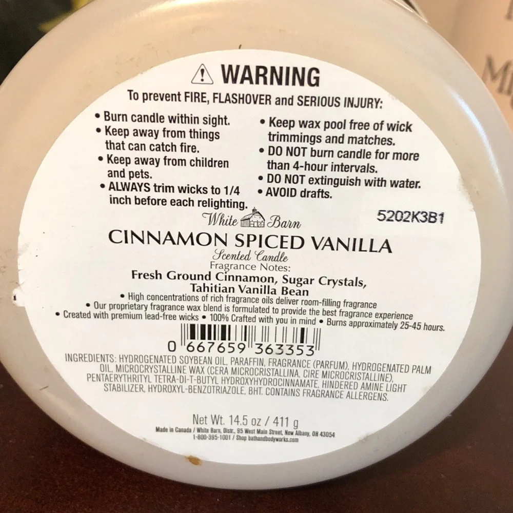 BATH & BODY WORKS Three Wick White Barn Cinnamon Spiced Vanilla Candle NEW